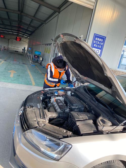貨運機動車在作業(yè)人員貨運機動車附載作業(yè)人員